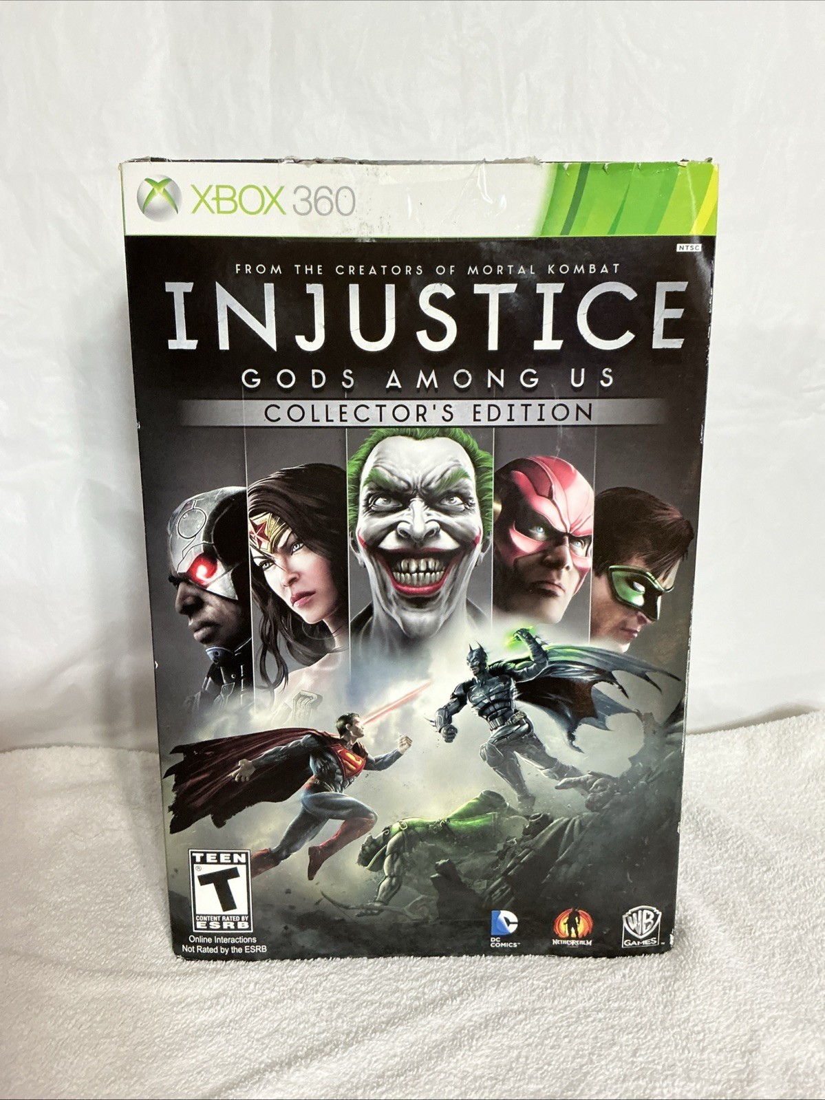Wonder Woman/Batman Collectible Figurine Injustice Gods Among Us XBOX 360