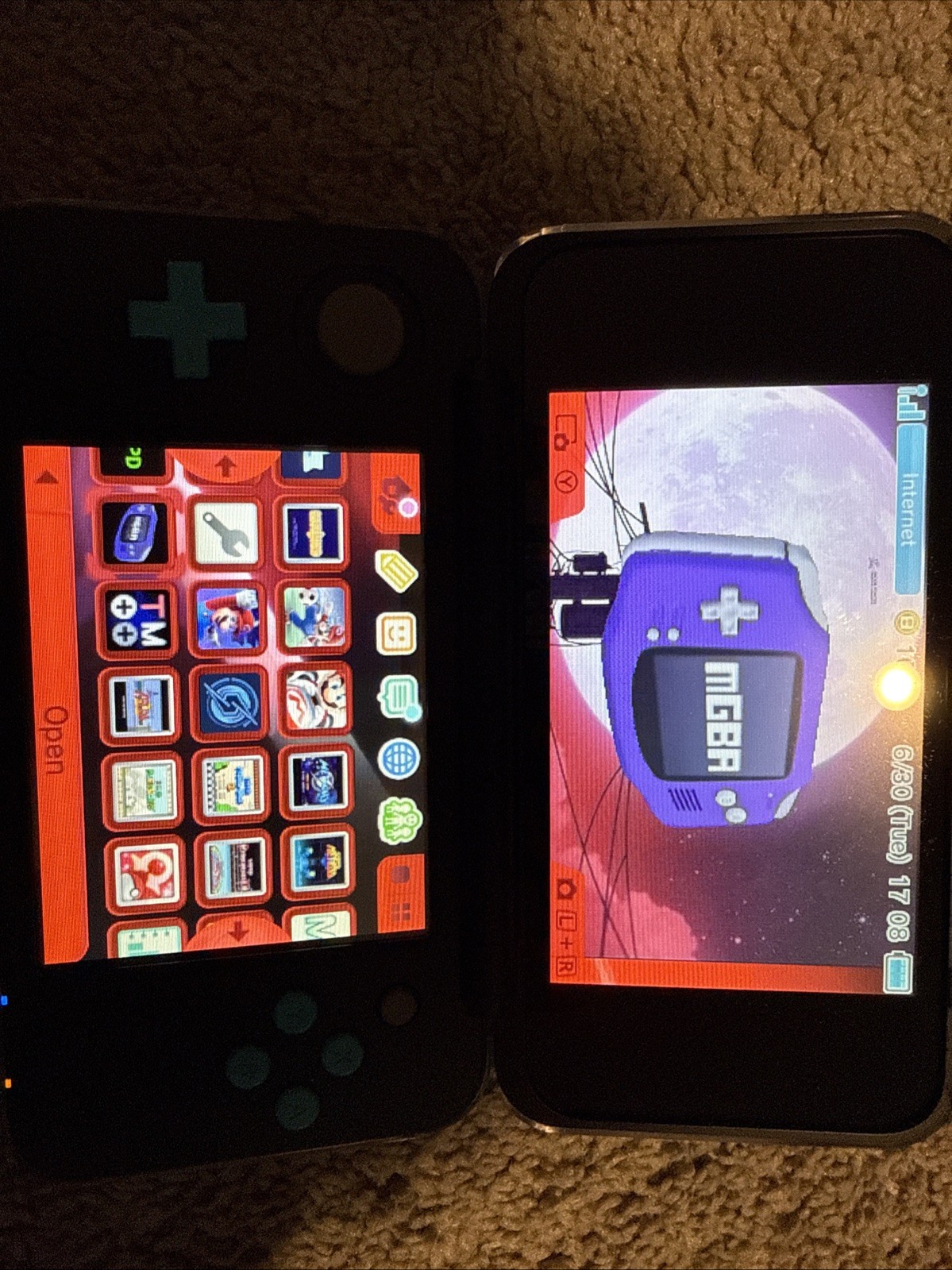 Excellent Condition Modded New 2ds Xl With Charger 64GB Sd Card