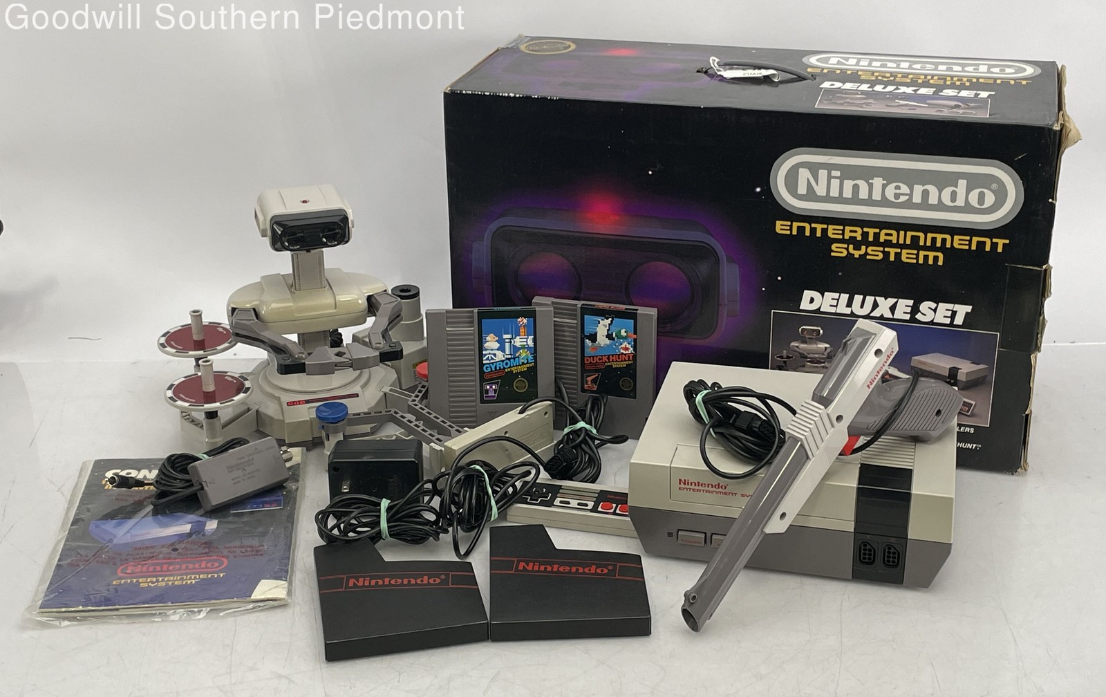 Nintendo NES Deluxe Set with Rob the Robot Complete CIB – Tested