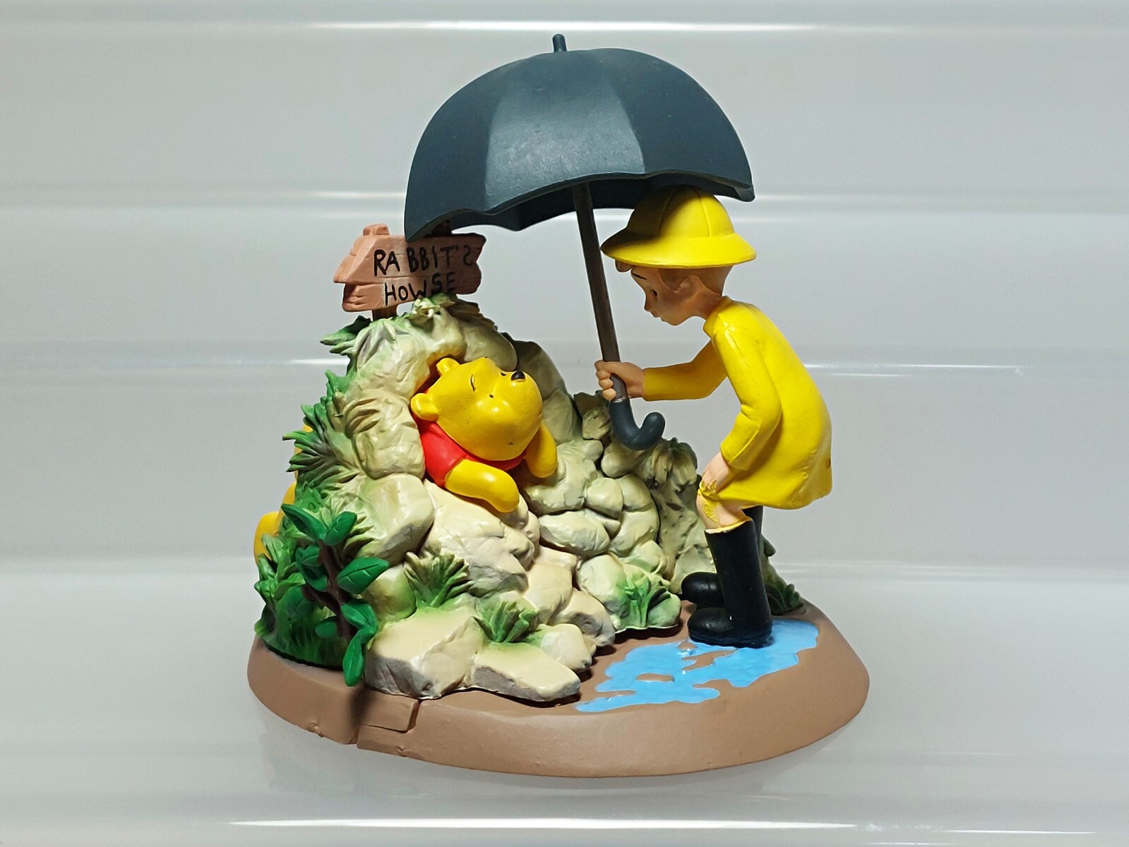 Disney Cinemagic Paradise Primo R Winnie-the-Pooh Christopher Robin Figure 2.6in
