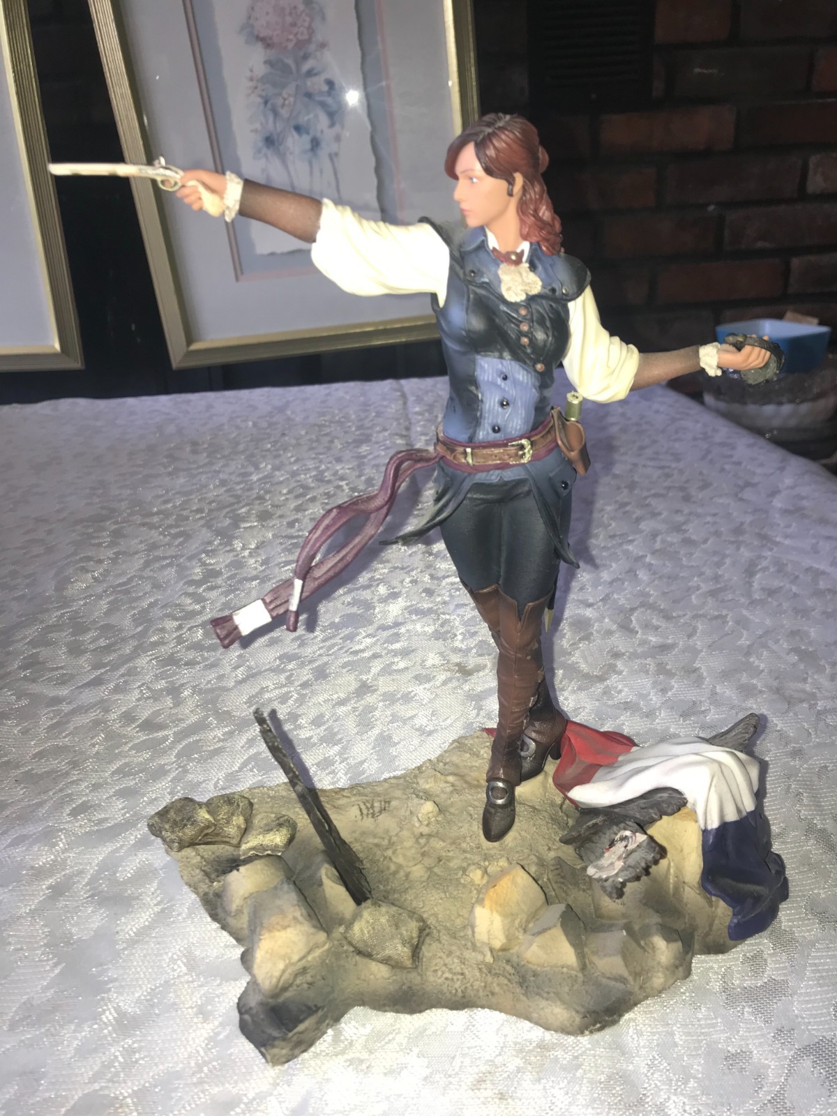 Rare UBISOFT ASSASSINS CREED Unity ELISE The FIERY TEMPLAR Collectable STATUE 9½