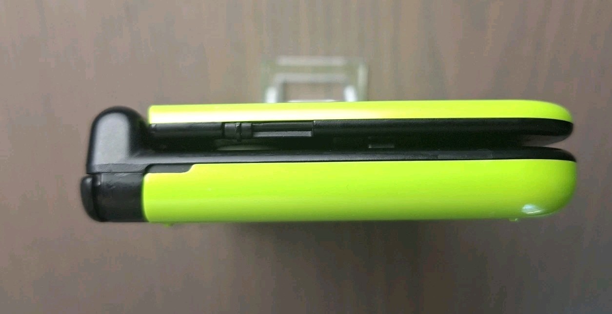 New Nintendo 3DS XL Lime Black | Charger + 32GB SD Card | Region Free