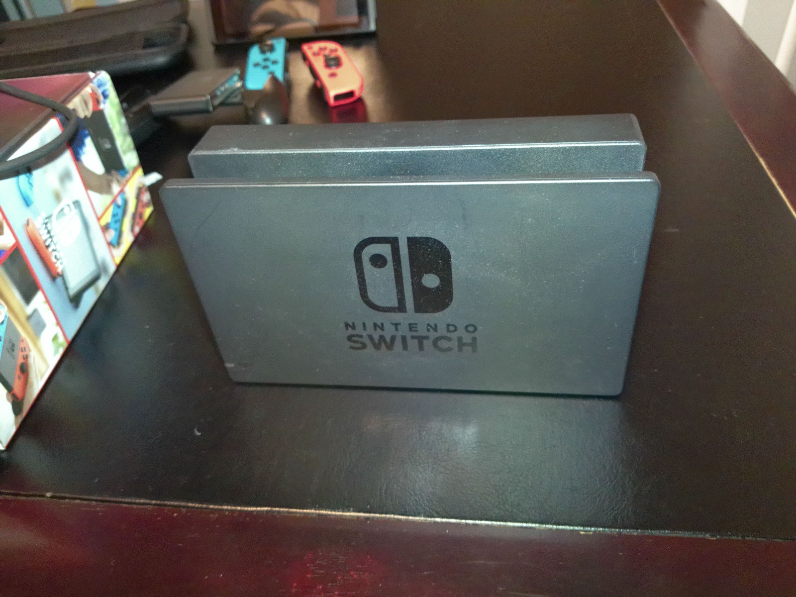 Nintendo Switch console bundle – 32GB Neon Red / Neon Blue (HAC-001)