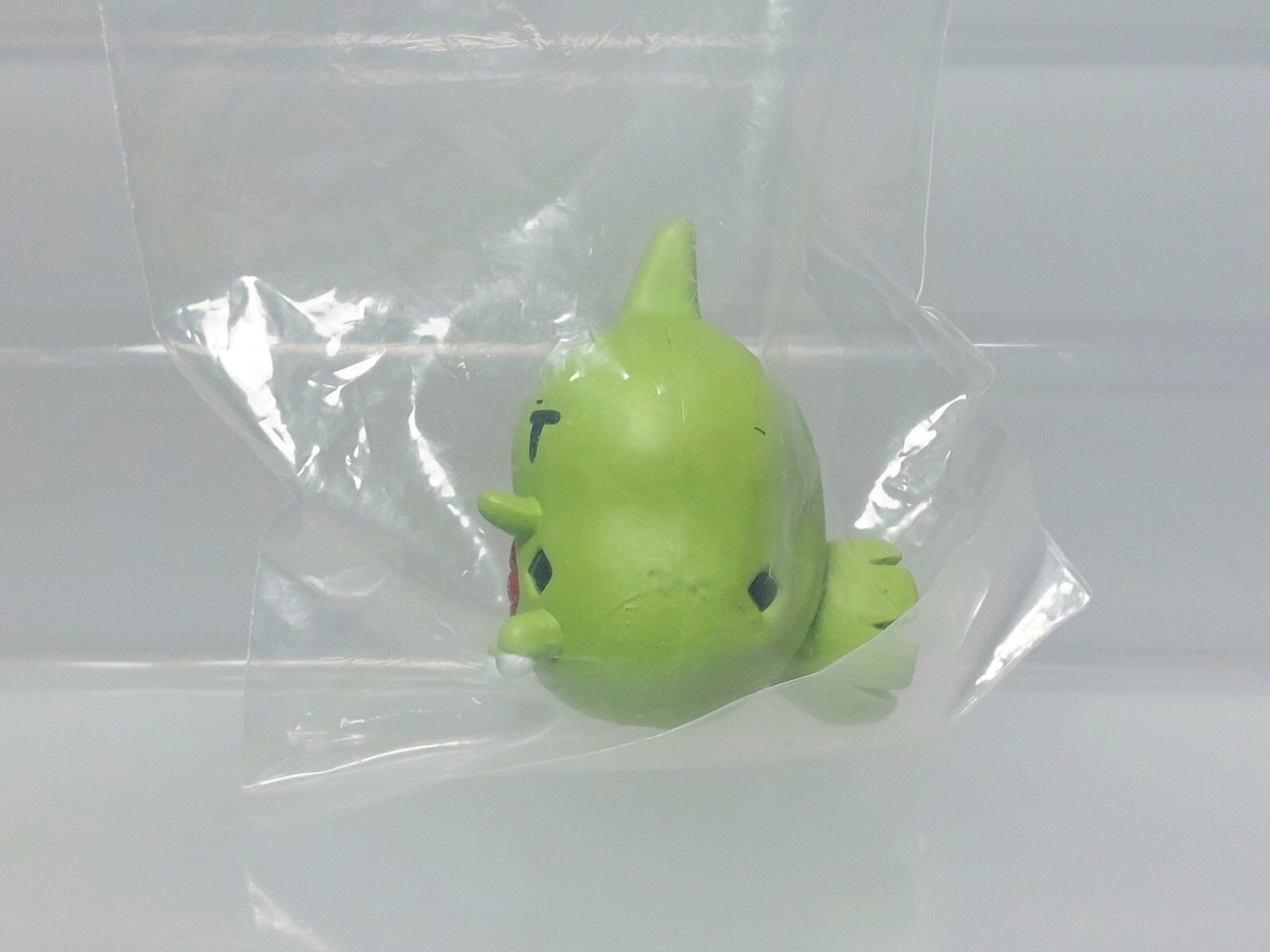 Pokemon Center Japan 2020 Figure Oyasumi Chuu Larvitar Yogiras New 0.9in