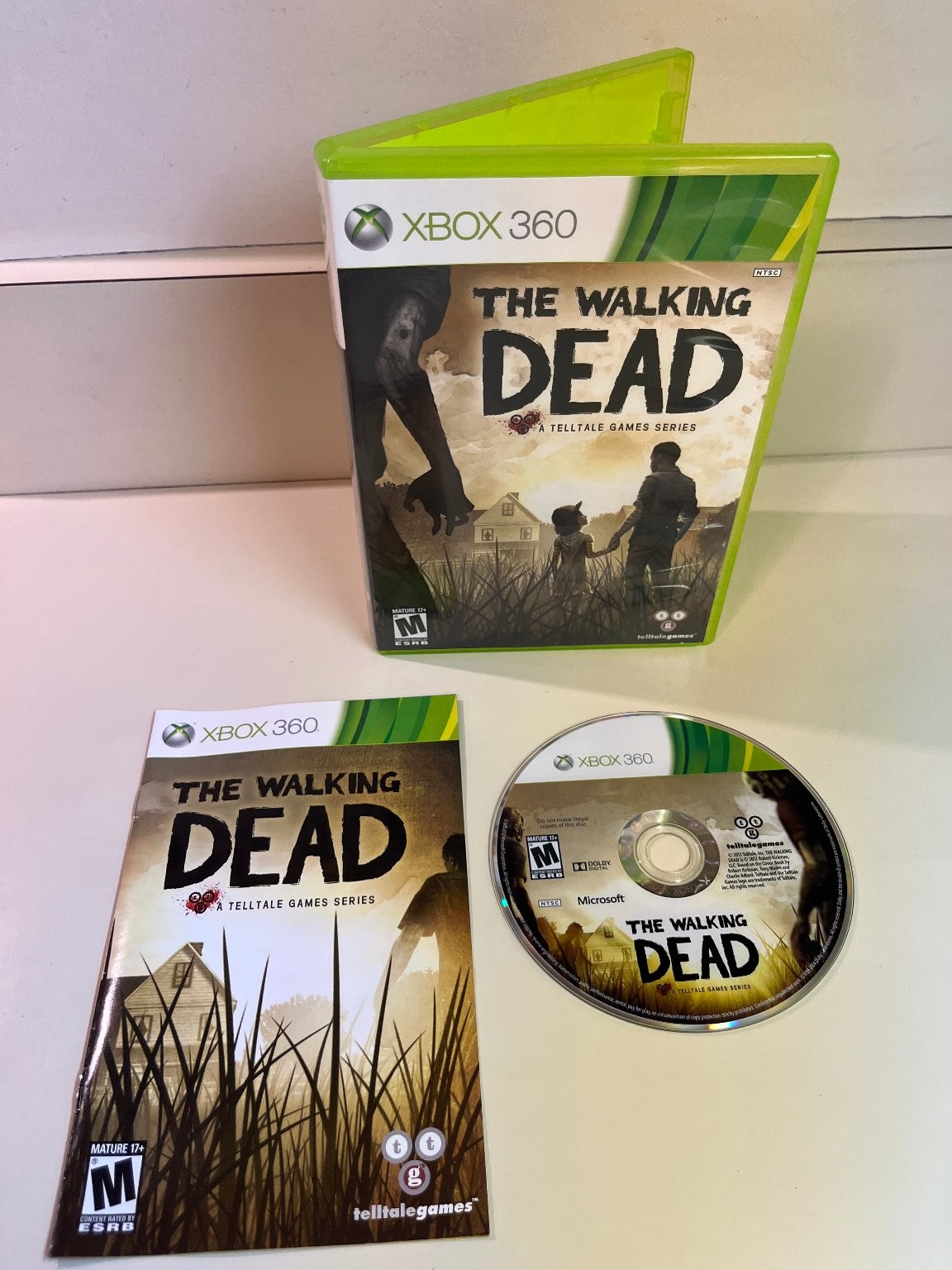The Walking Dead Xbox 360 Video Game + Manual, Telltale Series, 5 Episodes