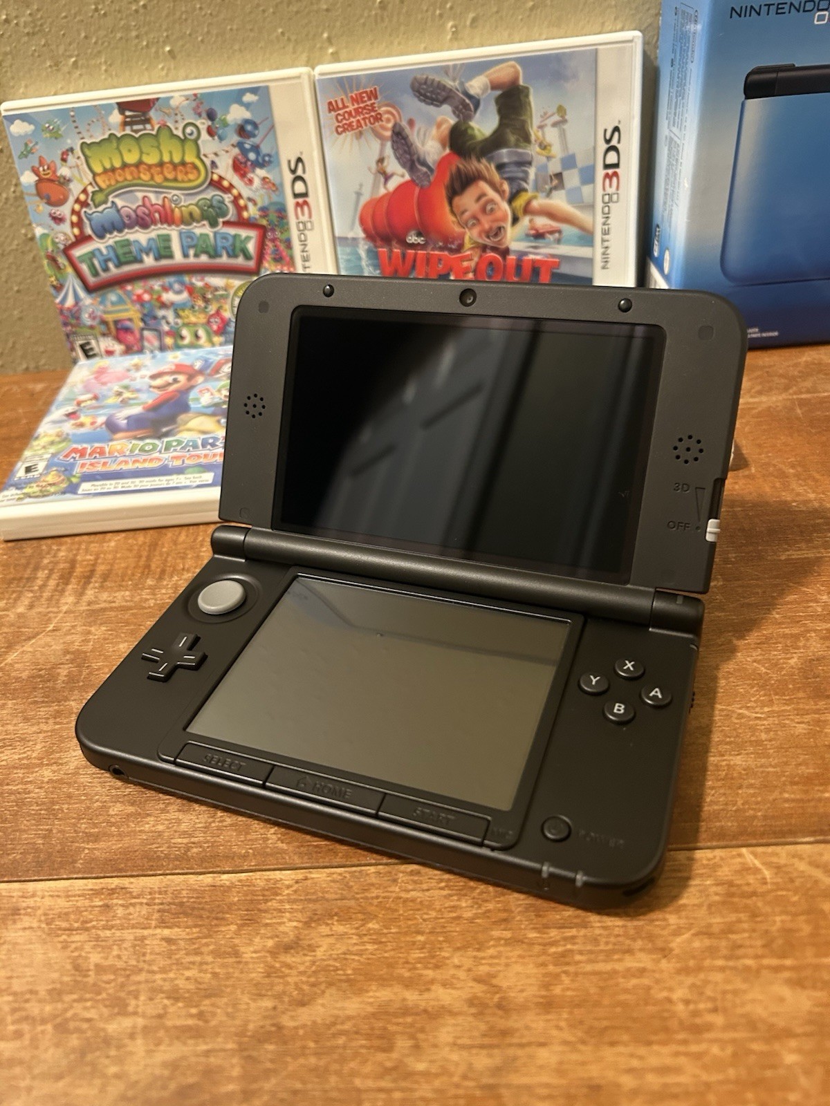 Nintendo 3DS XL Blue/Black Handheld Console Bundle