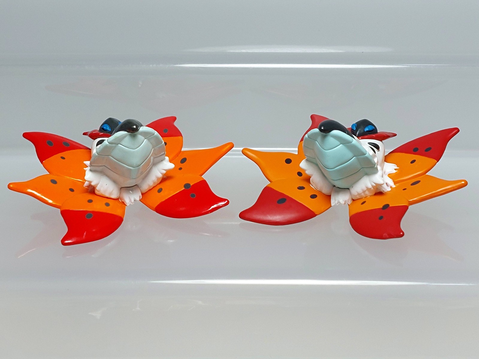 Volcarona Ulgamoth Pokemon Monster Collection Figure Takara Tomy C05 1.8in