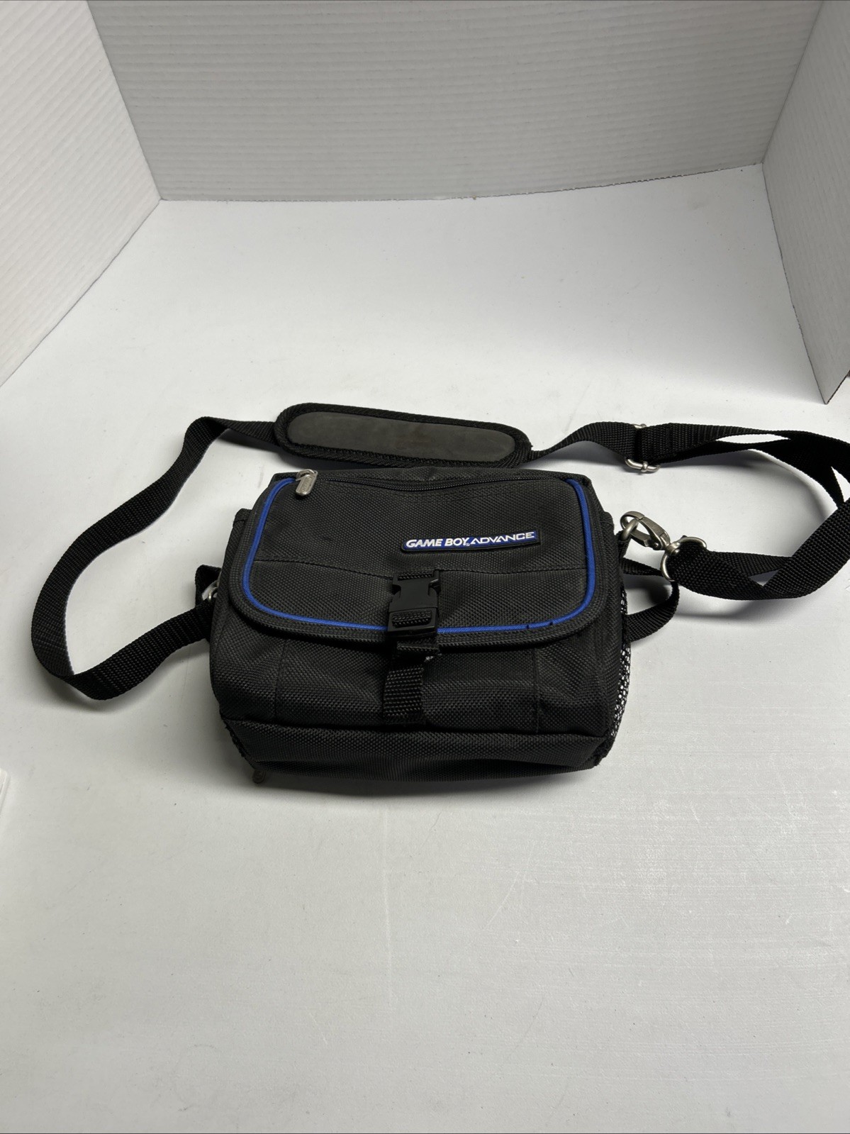 VINTAGE OFFICIAL NINTENDO GAMEBOY ADVANCE CARRYING CASE FANNY PACK. B1