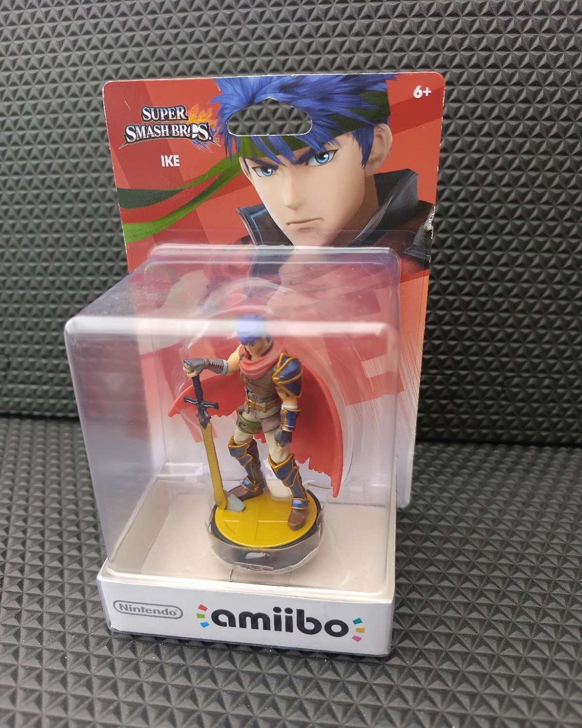 Nintendo amiibo Ike Collectible Figure – Super Smash Bros. for Wii U