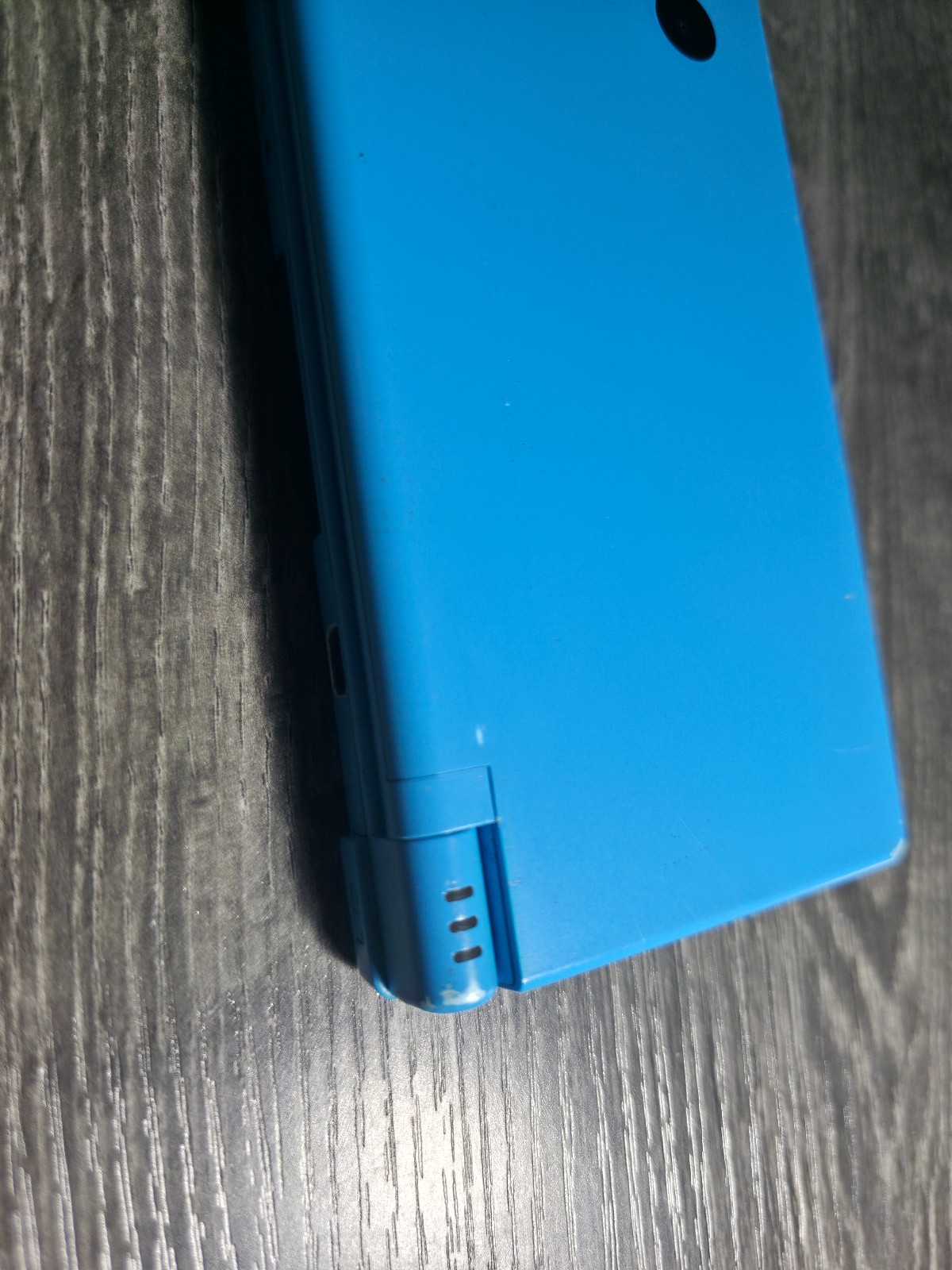 Nintendo DSi Light Blue Handheld Console System Only TESTED (SCREEN SCRATCHES)