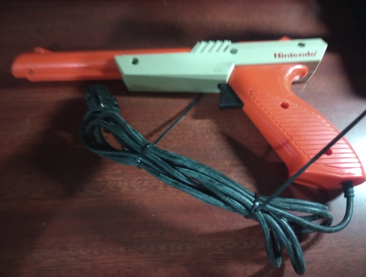 Pistola De Luz Nintendo Nes Zapper Anaranjada Y Crema