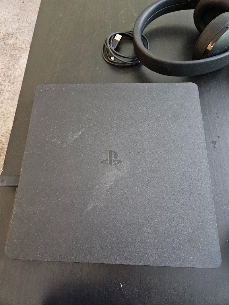 Sony PS4 Slim Console Bundle w/ Controller, Wireless Headset & 7 Games – WORKS!!