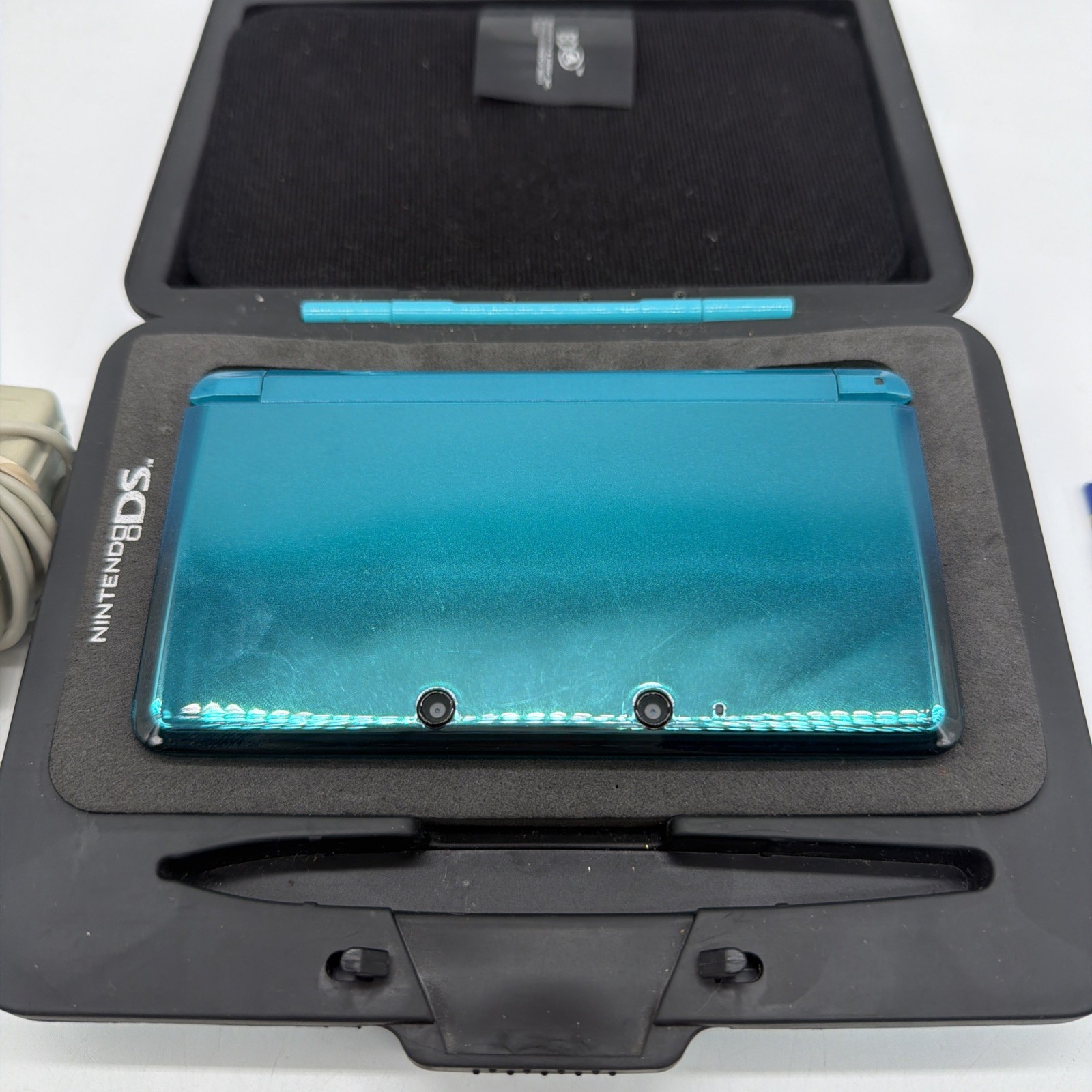 Nintendo 3DS 2GB Aqua Blue Handheld Console With Charger, Case Works Great Mint