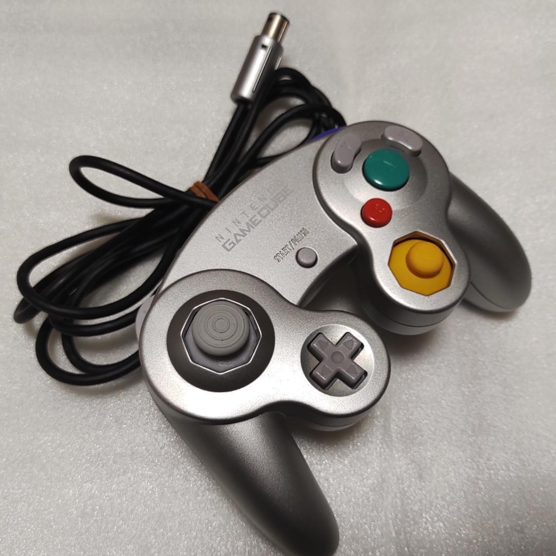 GameCube official controllers, white and silver, 2-pack. jp