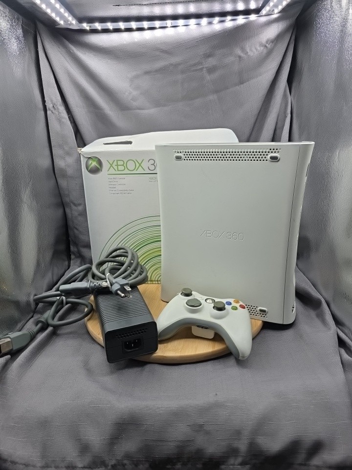 Microsoft Xbox 360 Console w/ Controller And Power Cable, Box: Not Working RROD