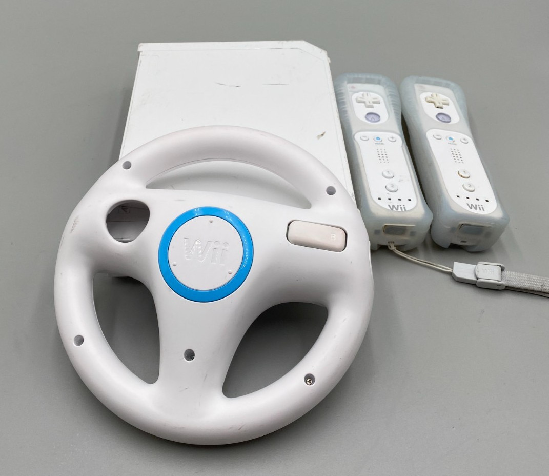 Nintendo Wii RVL-001 Home Console White + 2 Controllers/White Steering Wheel C