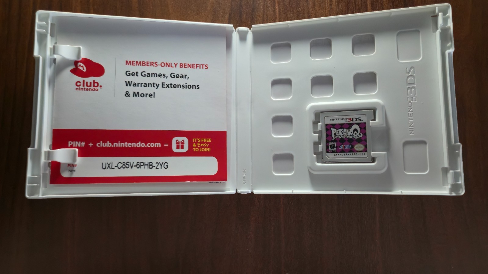 Persona Q: Shadow Of Labyrinth w/Tarot Card Set – Nintendo 3DS Launch Edition