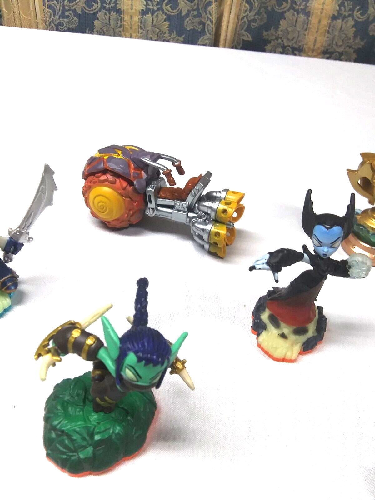 Skylanders Mixed Figure Lot W/Burn Cycle ++ Total Lot Of 10
