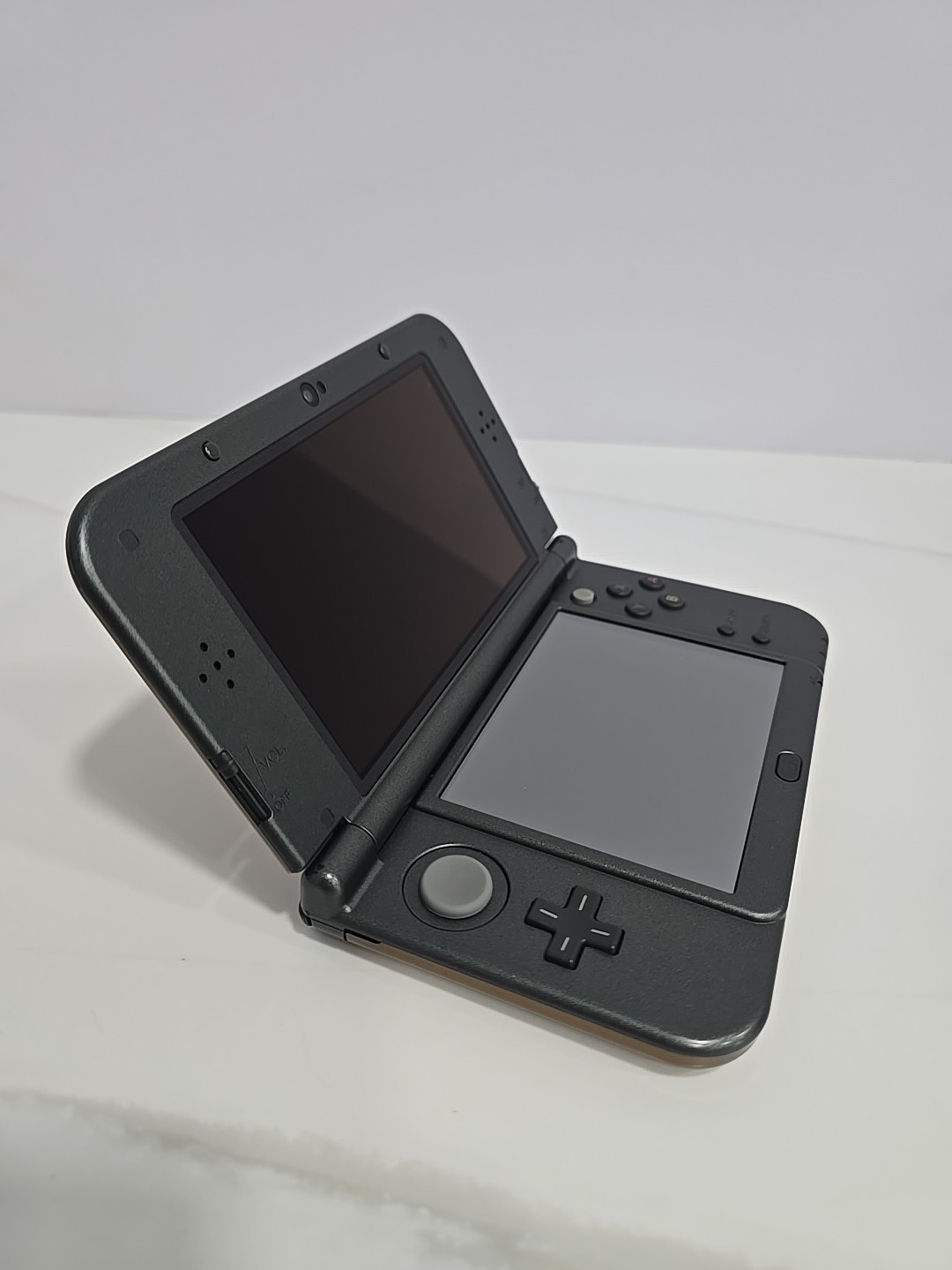 Nintendo New 3DS XL Hyrule Gold Edition Handheld System CIB w/ AR Cards & Manual