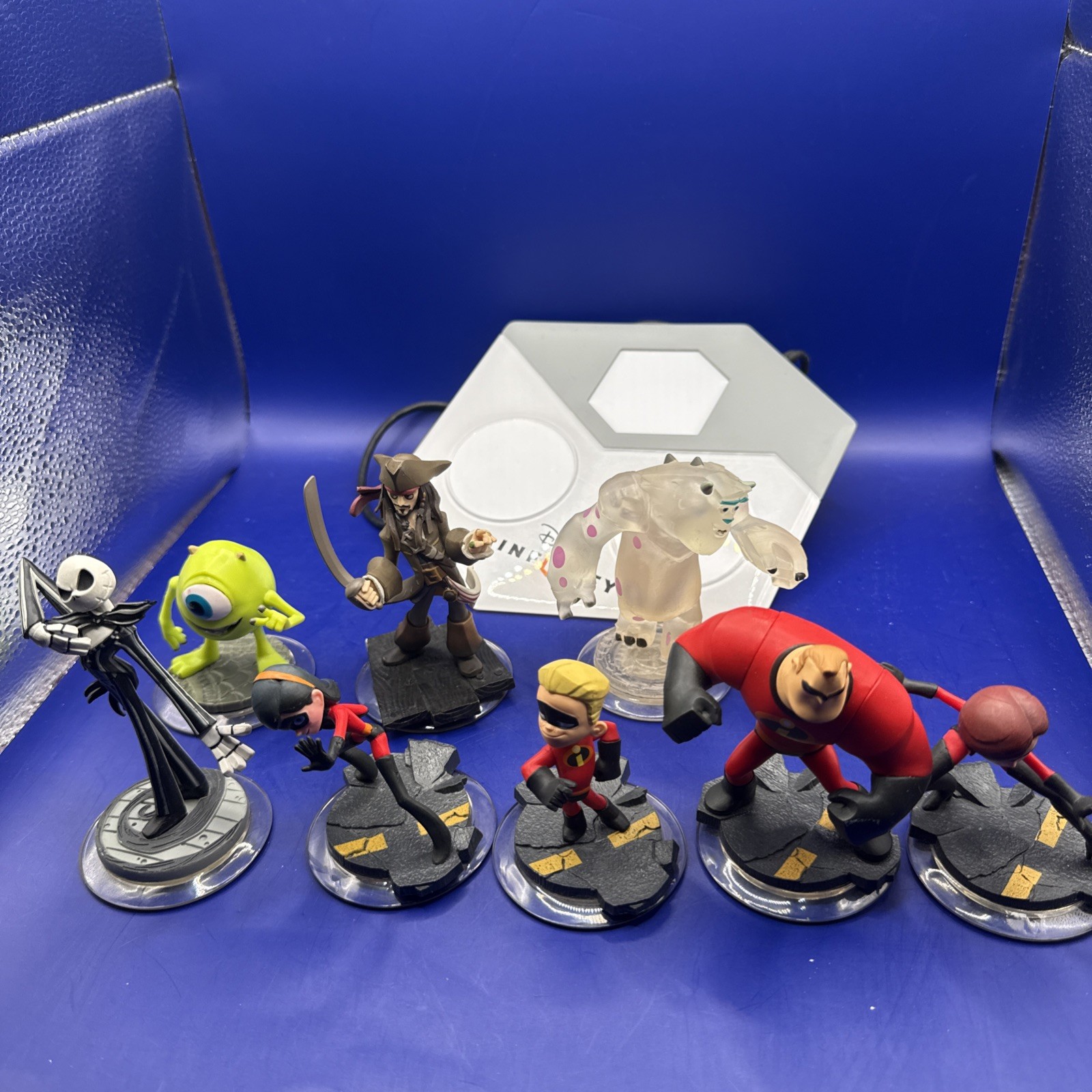 DISNEY INFINITY Base Portal & 8 Figures PS3 PS4 Wii WiiU XBOX360 XBOX ONE