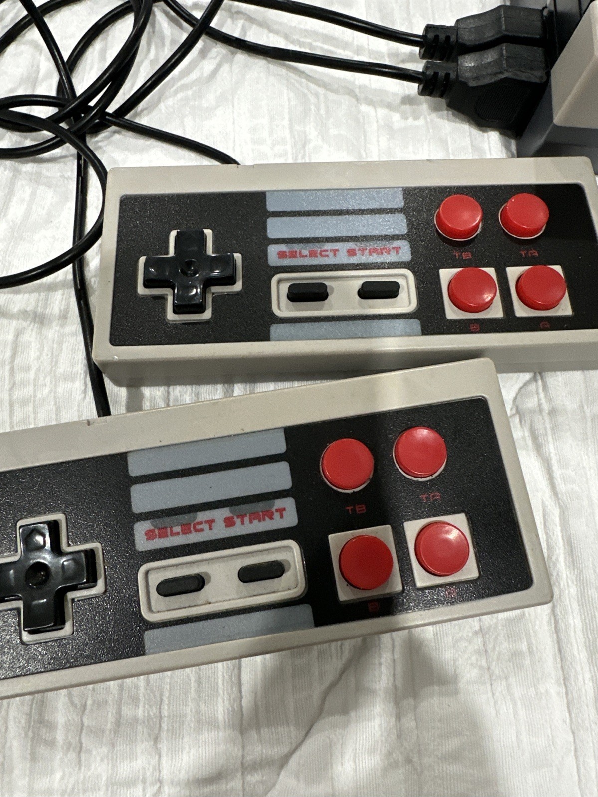 Nintendo NES Classic Edition Console 2 Controllers