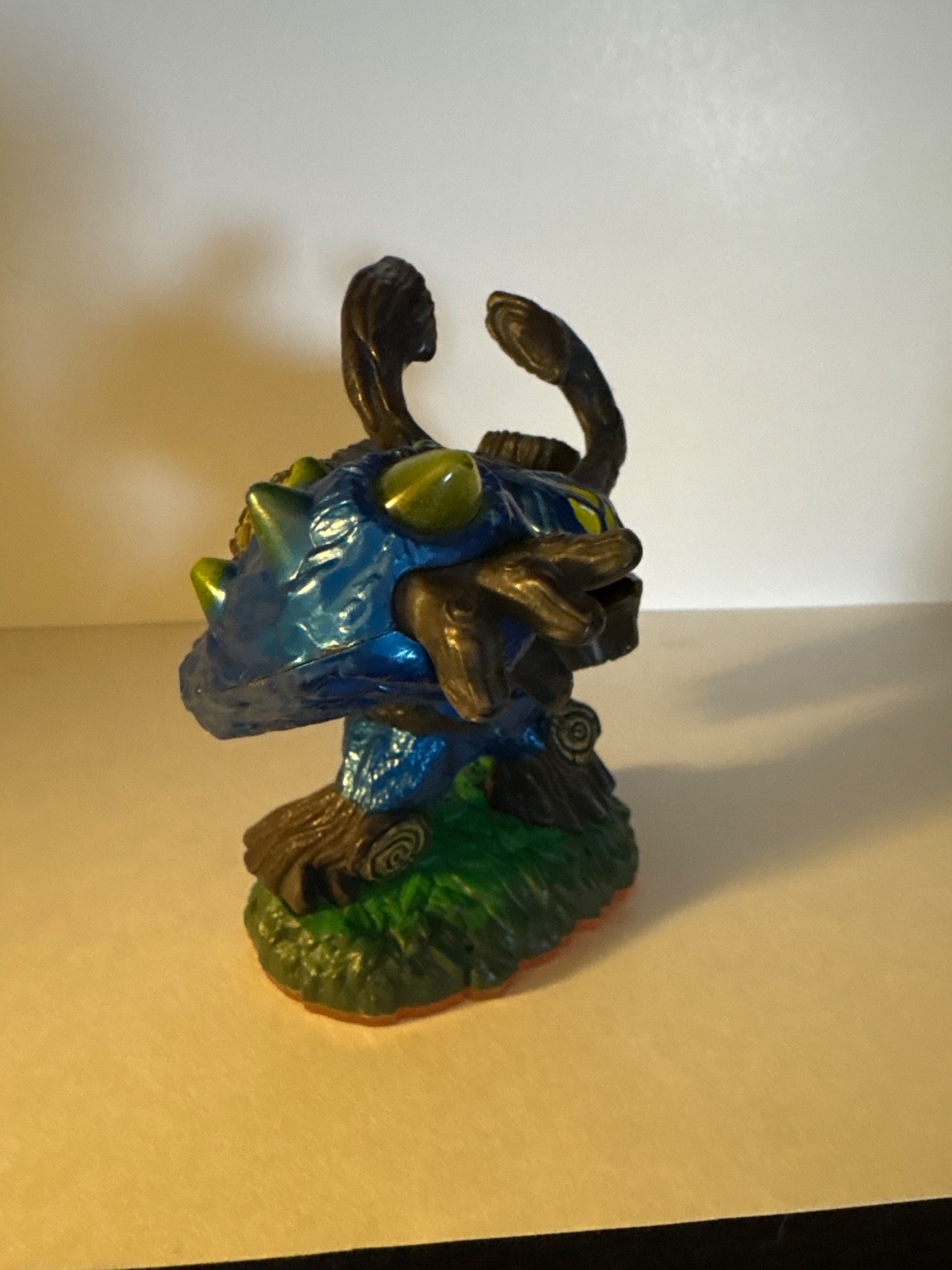 skylanders: giants: giant gnarly tree rex figure