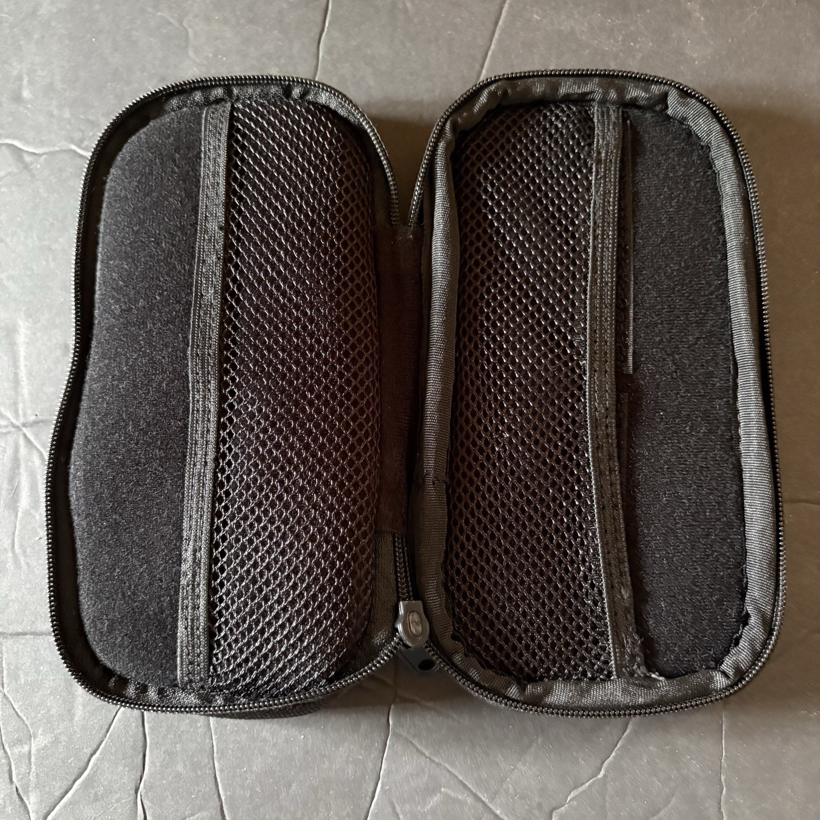 Authentic Sony Playstation PS Vita Carring Case with Hard Case x24 Game Holder
