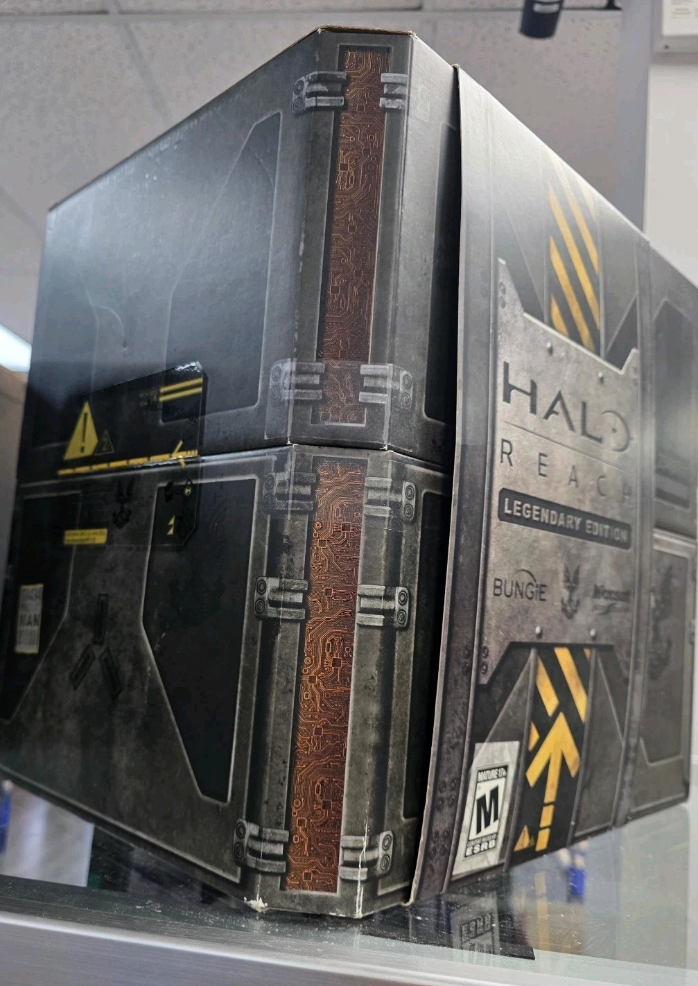 Halo Reach Legendary Edition Xbox 360 Statue Box Game package Journal