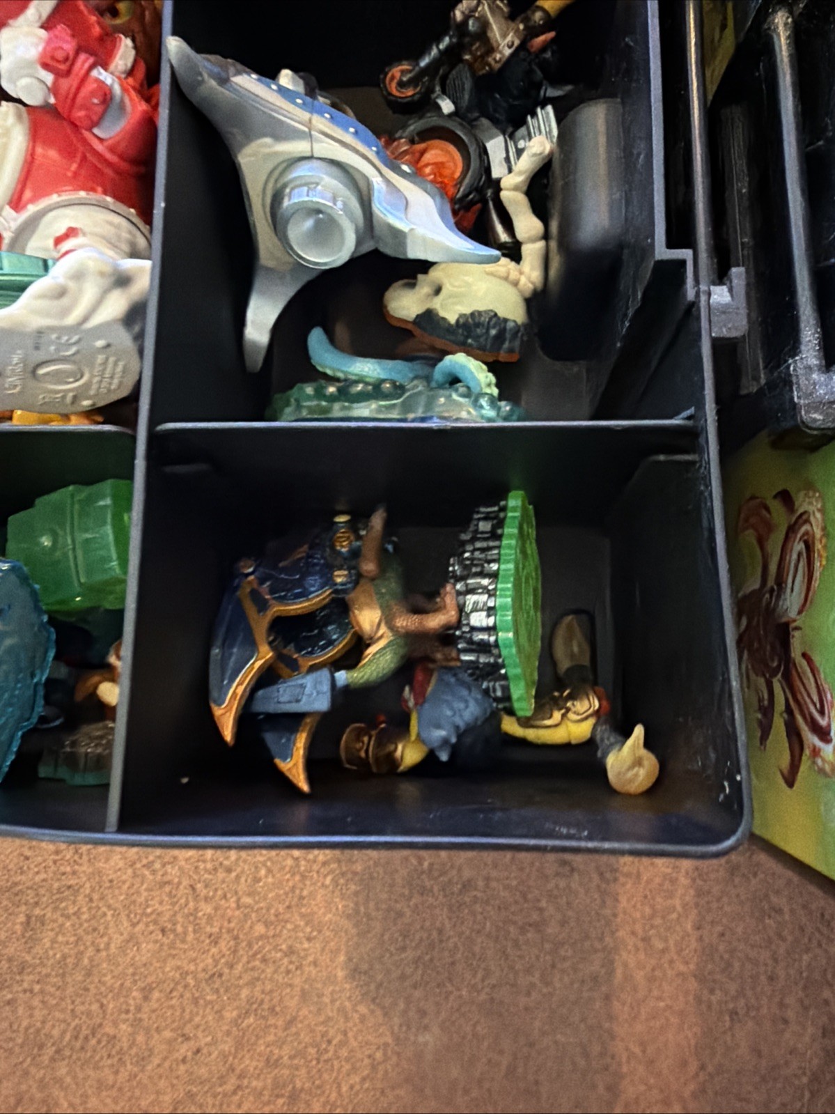 Skylander Lot 75+ Pieces – 3 Carrying Cases.