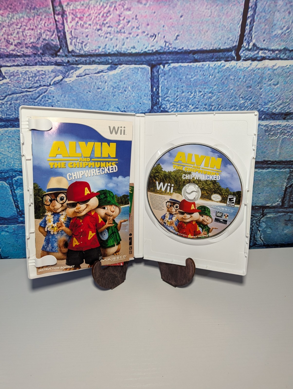 Alvin and the Chipmunks: Chipwrecked (Nintendo Wii, 2011) Game, Case, and Manual