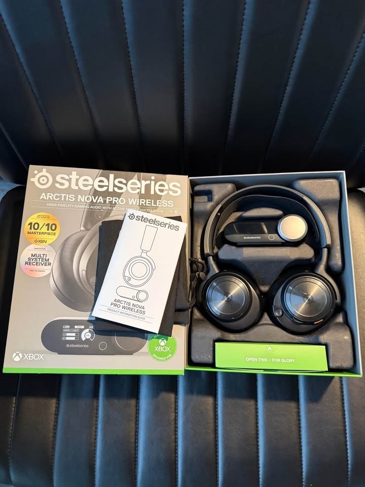 Steel Series Arctic Nova Pro Wireless with box, bag, 2 batteries