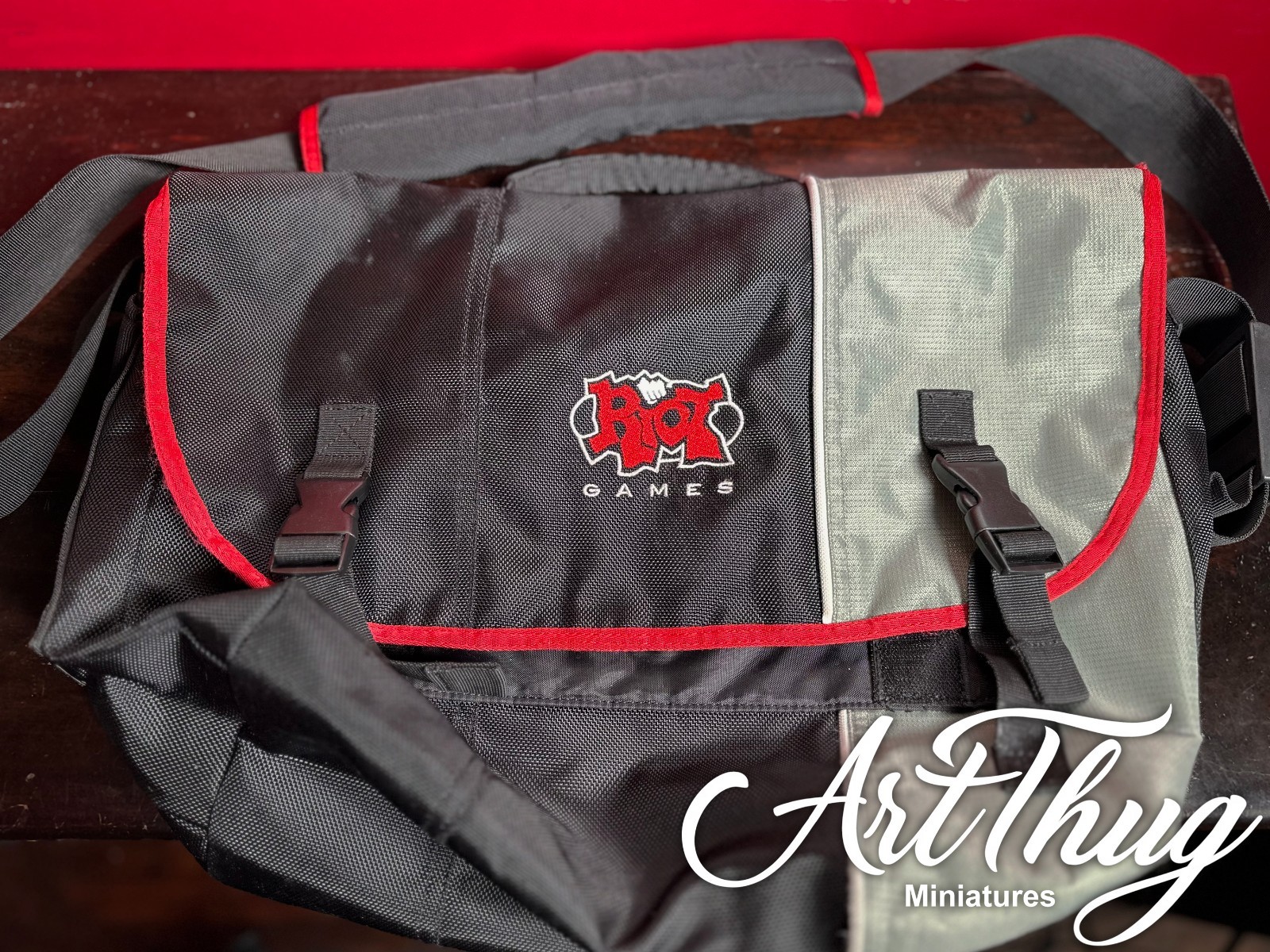 Riot Games (Original Logo) Messenger Bag – League of Legends