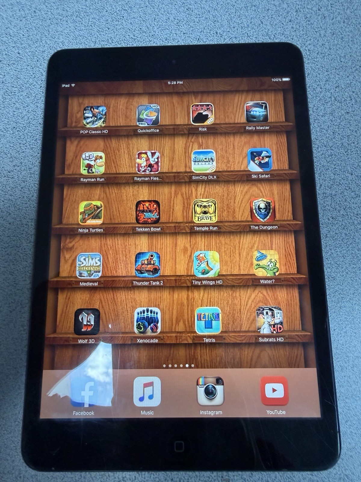 iPad Mini 1st Gen 32GB Infinity Blade Icewin Dale Baldur’s Gate Bully