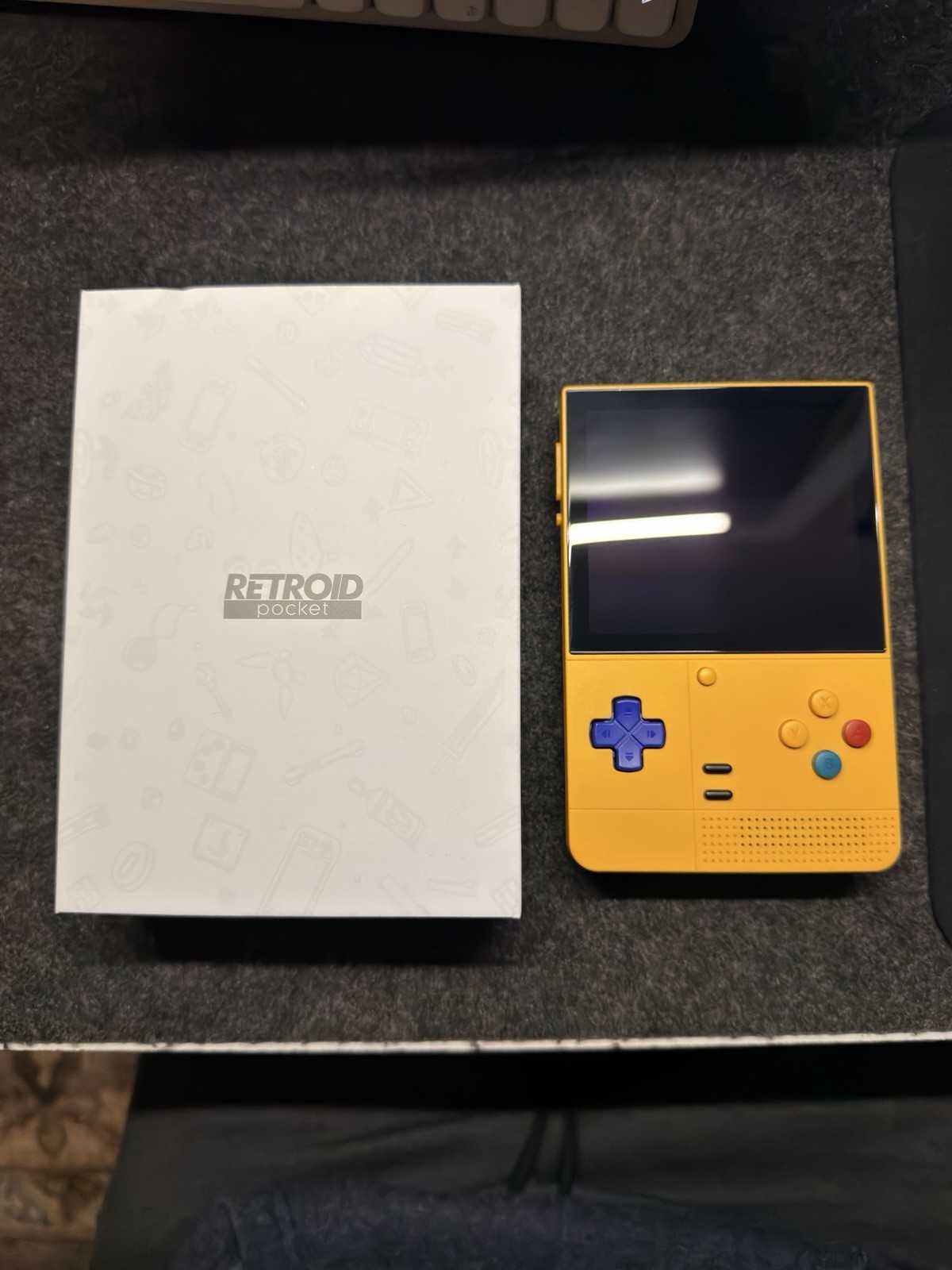 Retroid Pocket Classic Handheld – PKM Yellow (6GB RAM / 128GB) OLED CIB Mint