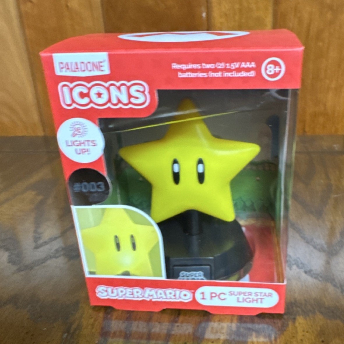 Paladone Icons Super Mario Super Star Lights Up Lamp Super Mario Bros.