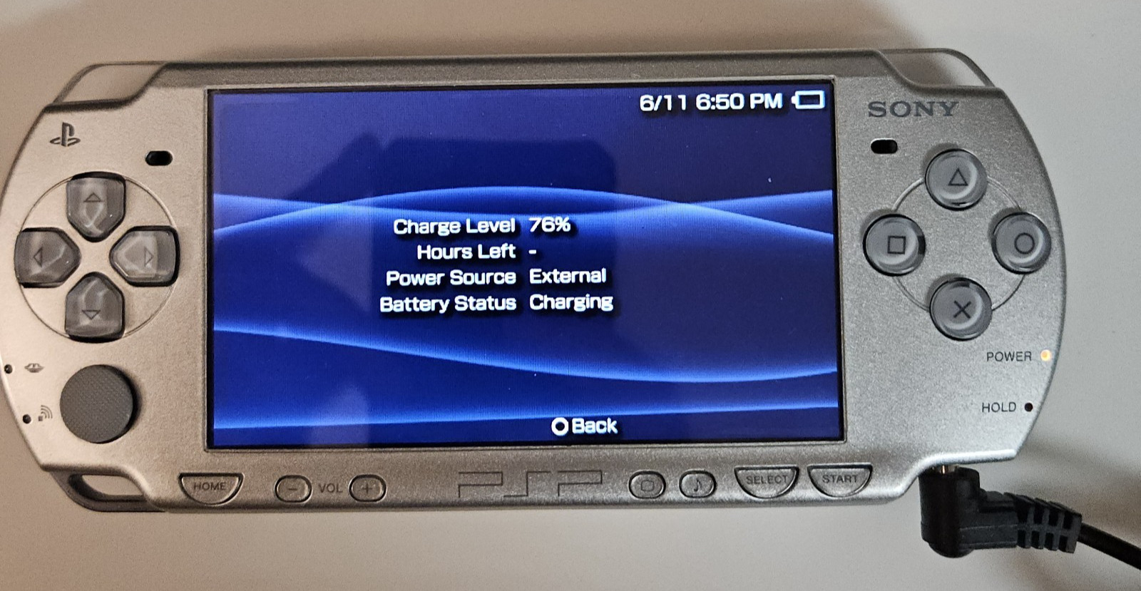 Silver PSP Limited Edition Daxter w Game – Family Guy – New Battery – Complete