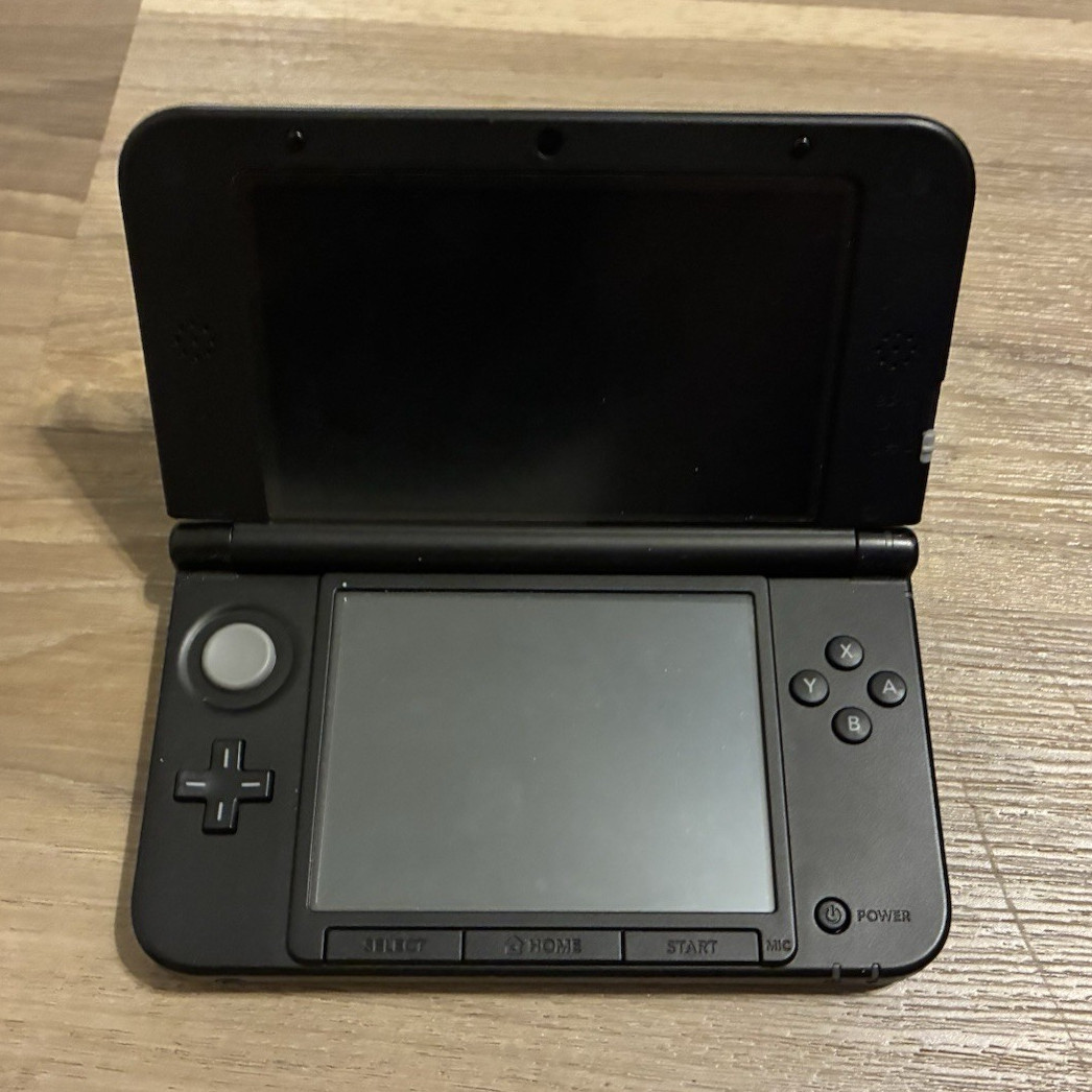 Nintendo 3DS XL Black/Silver Handheld System 4GB Wi-Fi Region Free SPR-001