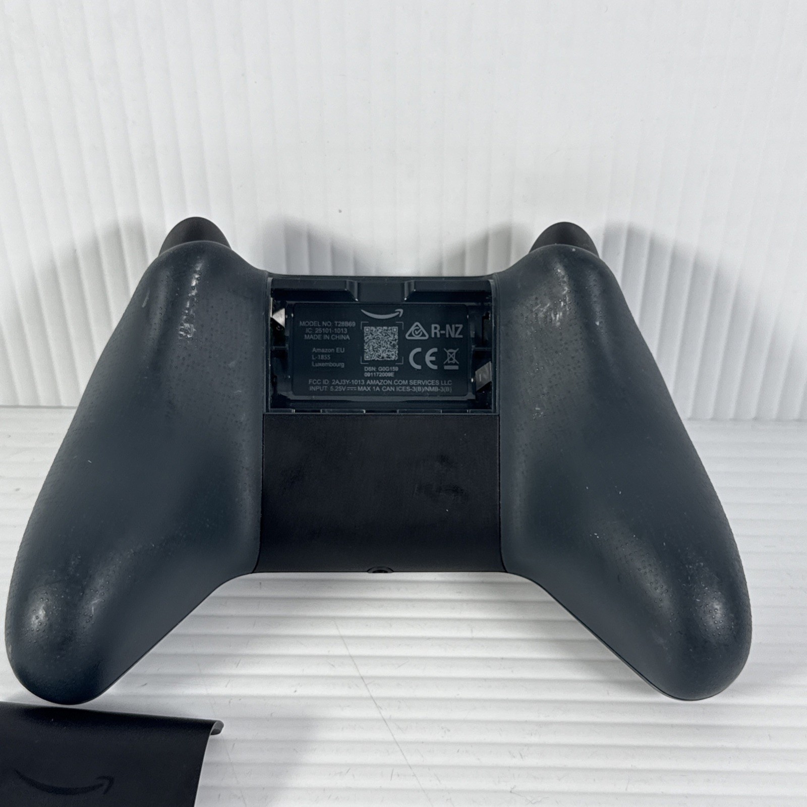 Amazon T28B69 Luna Multi Platform Wireless Gaming Controller Black Pre Owned
