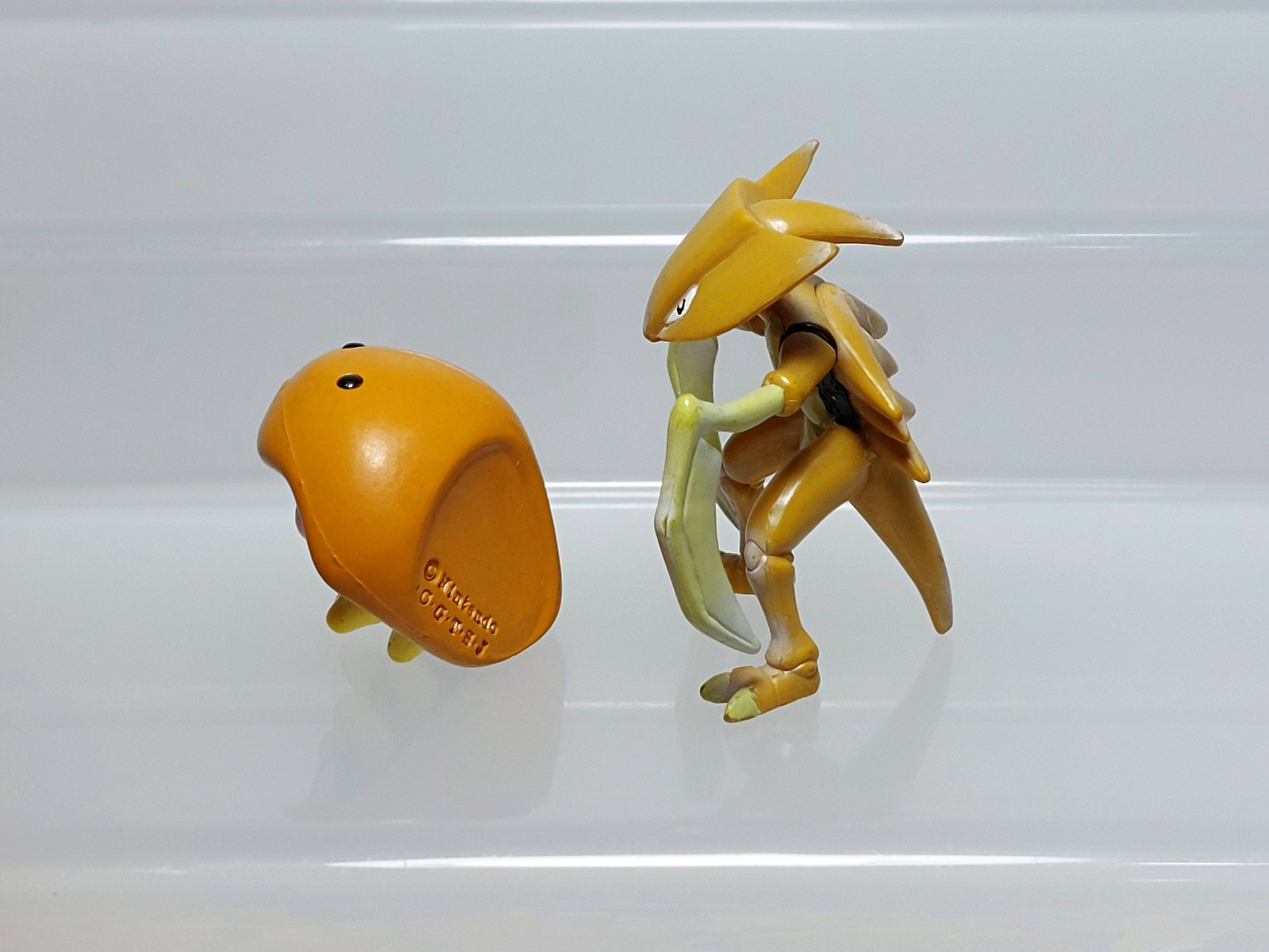 Kabuto Kabutops Pokemon Monster Collection Figure Tomy Japan C06 0.9-1.6in