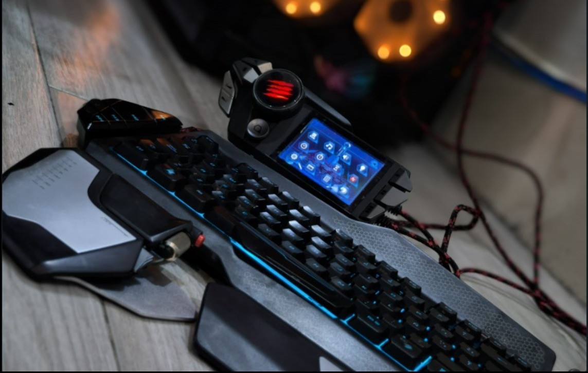 Mad Catz STRIKE 7 Modular PC Gaming Keyboard VENOM Touchscreen Open Box