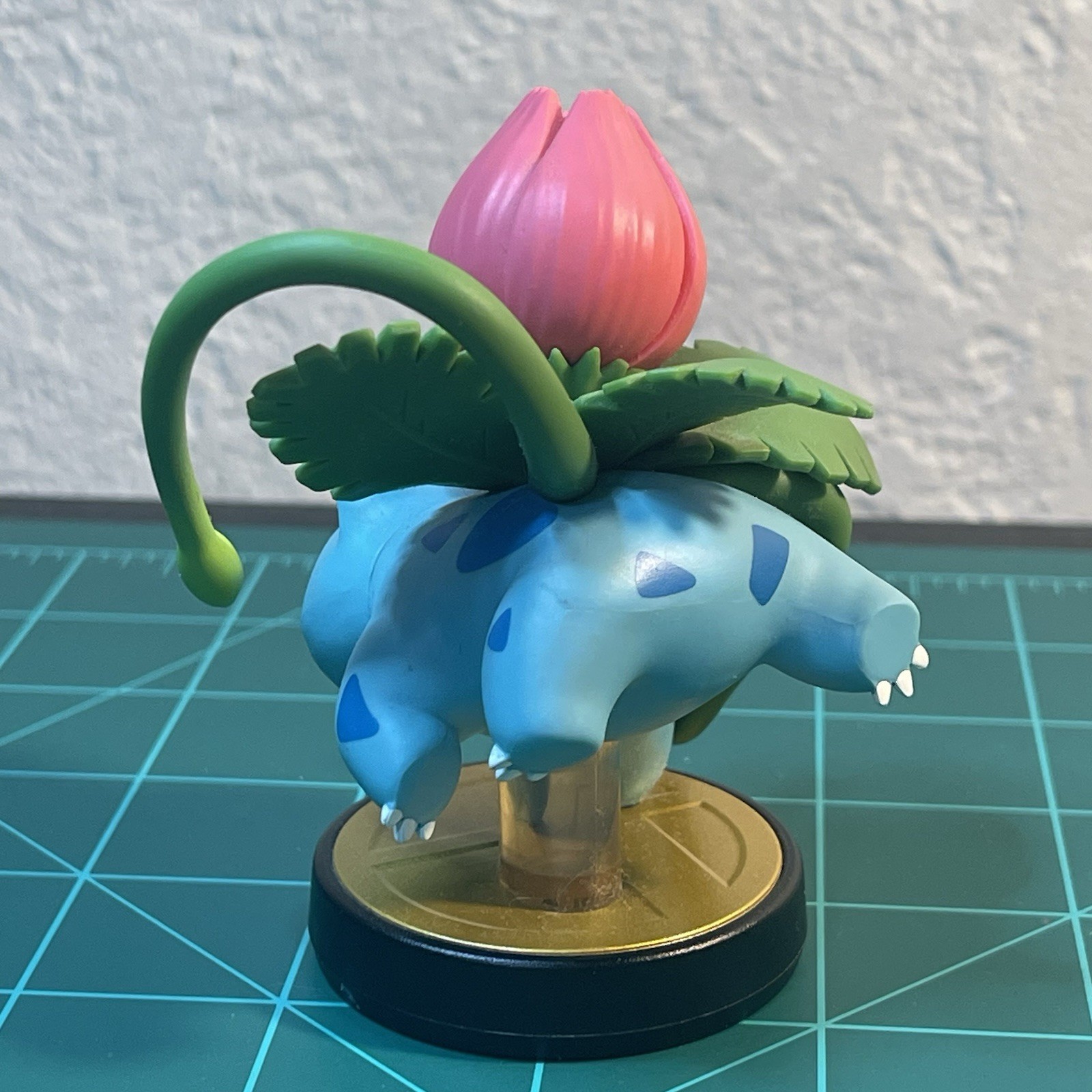 Nintendo amiibo Super Smash Bros. – Ivysaur Character Figure