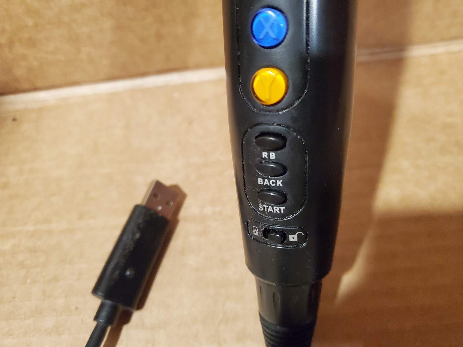 Official Rock Band Mad Catz Microphone – Integrated Controller Xbox 360