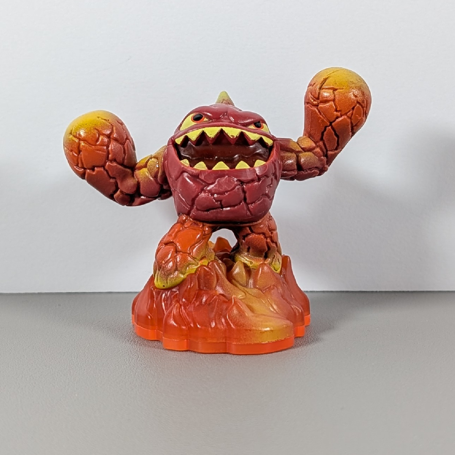 Skylanders Giants Figure – Eruptor Lightcore (Orange Base)