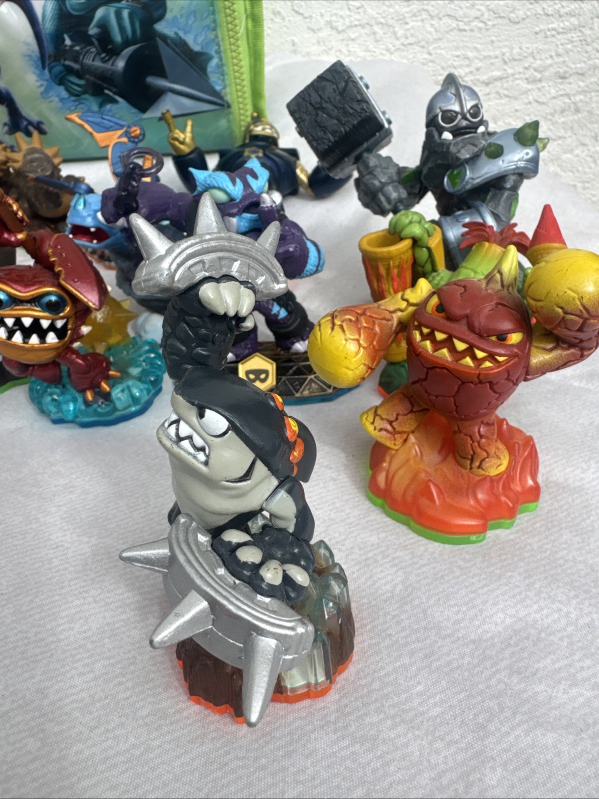 Spyro’s Adventure Skylanders Bag w/ 20 Skylander Figures