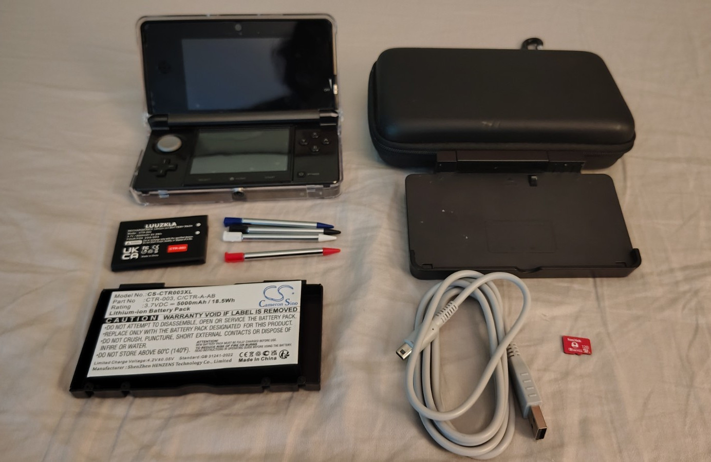 Nintendo 3DS w/Ultimate Starter Bundle