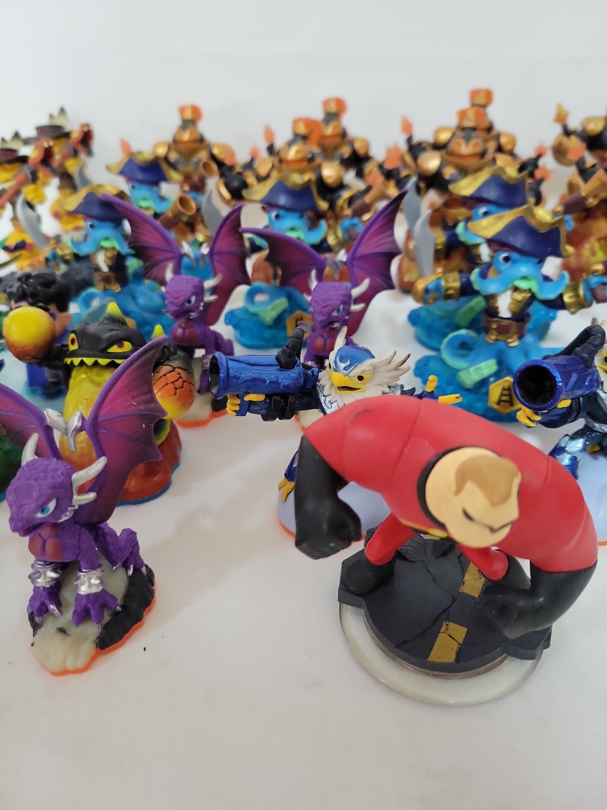Activision Skylanders – Bulk Lot of 30 + Figures