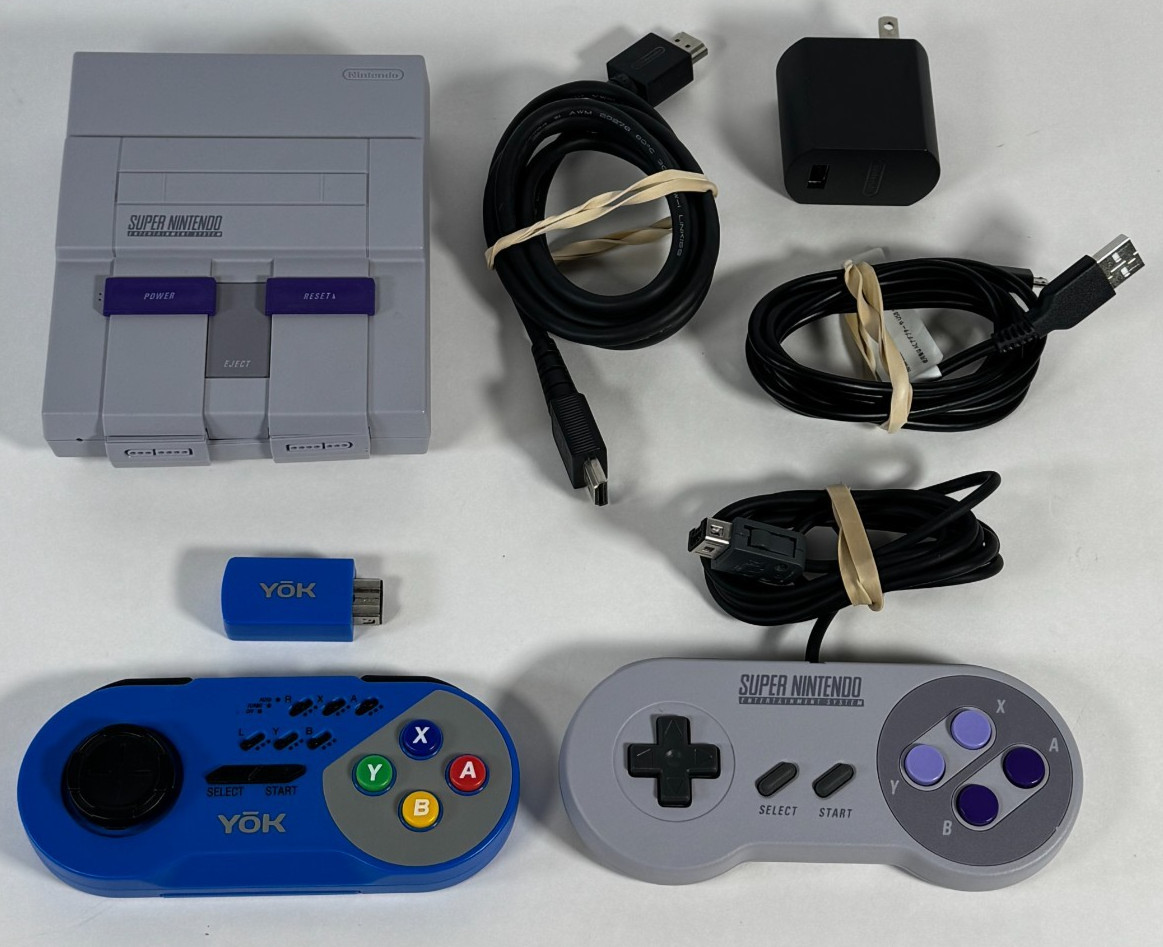 Nintendo SNES Classic Mini CLV-201 w 21 Built-In Games OEM Controller + Wireless
