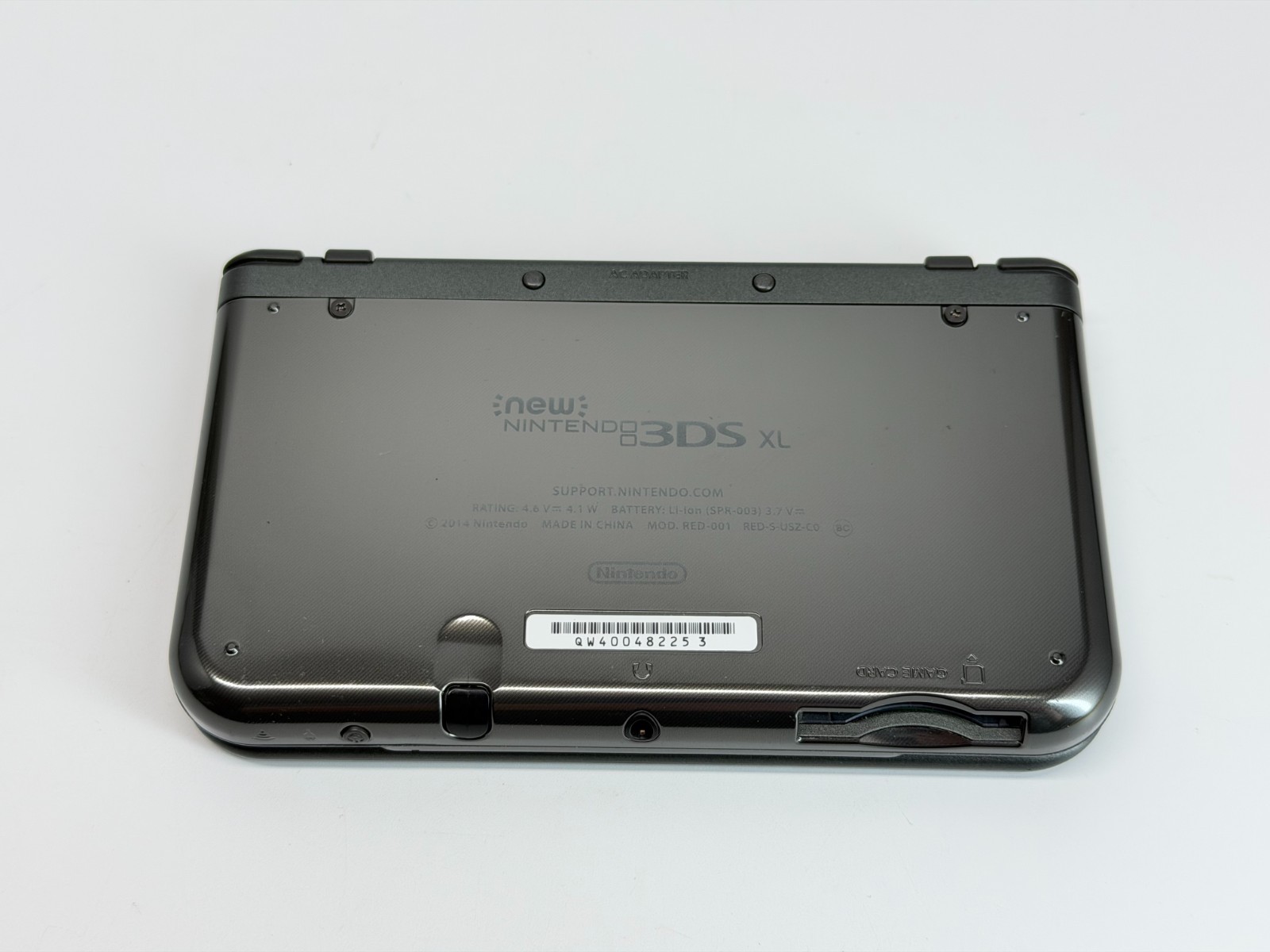 Nintendo New 3DS XL Metallic Black Handheld System *Screen has Yellow Line*