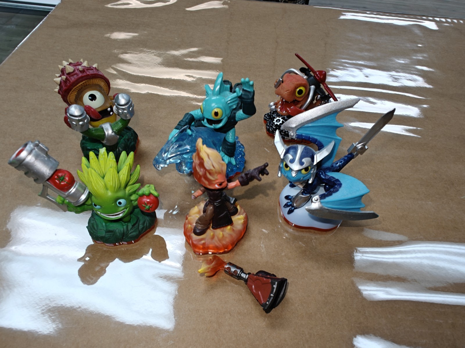 Lot of 11 Skylanders Trap Team Characters & 10 Crystal Traps See Pics