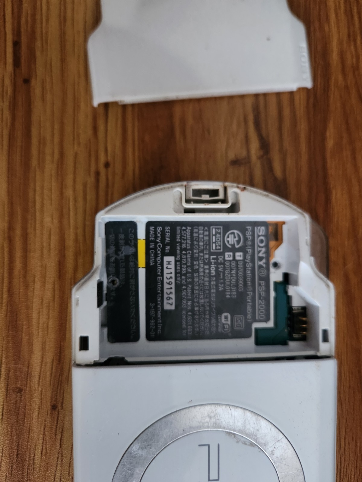Sony PSP 2000 White (Broken Faceplate)
